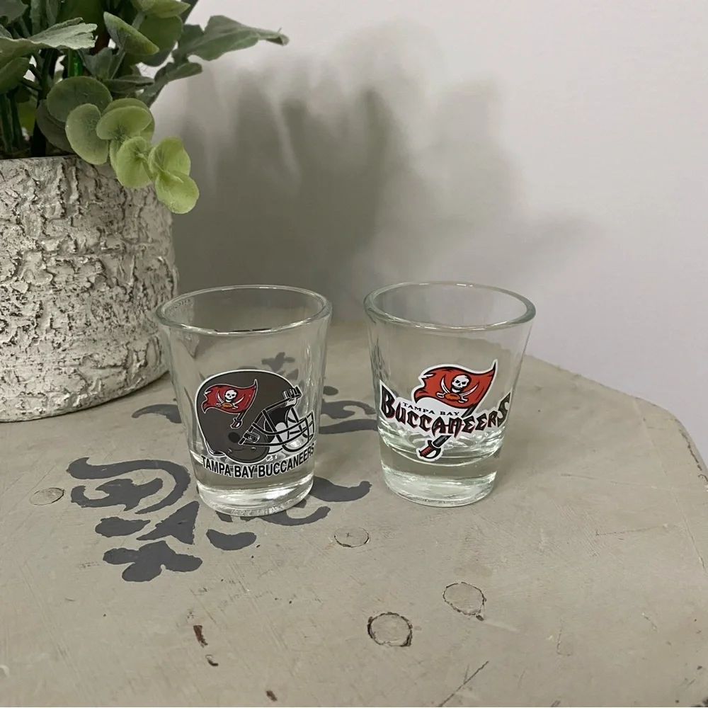 Buccaneers Glass Shot Glasses, Set of 2